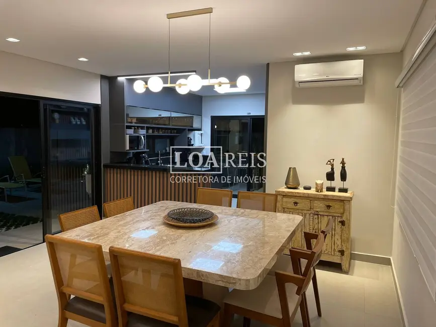 Foto 4 de Casa de Condomínio com 3 quartos à venda, 300m2 em Sao Jose Dos Campos - SP