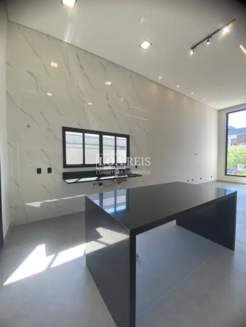 Foto 3 de Casa de Condomínio com 3 quartos à venda, 250m2 em Sao Jose Dos Campos - SP