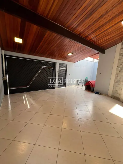 Foto 3 de Casa com 3 quartos à venda, 250m2 em Loteamento Villa Branca, Jacarei - SP