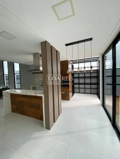 Foto 5 de Casa de Condomínio com 3 quartos à venda e para alugar, 257m2 em Condomínio Residencial Fogaça, Jacarei - SP