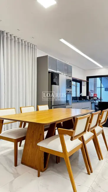 Foto 4 de Casa de Condomínio com 3 quartos à venda, 250m2 em Parque Residencial Maria Elmira, Cacapava - SP