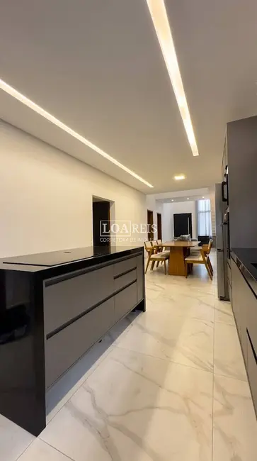 Foto 6 de Casa de Condomínio com 3 quartos à venda, 250m2 em Parque Residencial Maria Elmira, Cacapava - SP