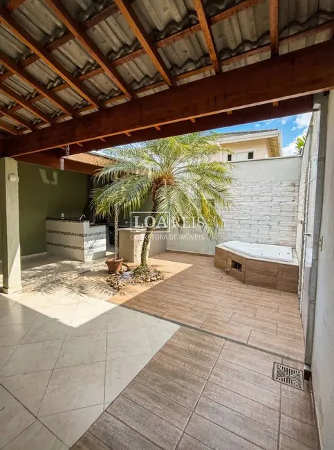 Casa de Condomínio com 3 quartos à venda, 140m2 em Jacarei - SP - imagem 2 Foto 2 de Casa de Condomínio com 3 quartos à venda, 140m2 em Jacarei - SP