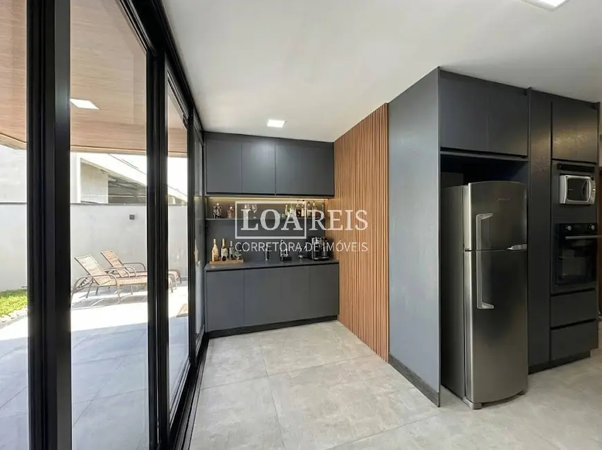 Foto 5 de Casa de Condomínio com 4 quartos à venda, 200m2 em Jacarei - SP