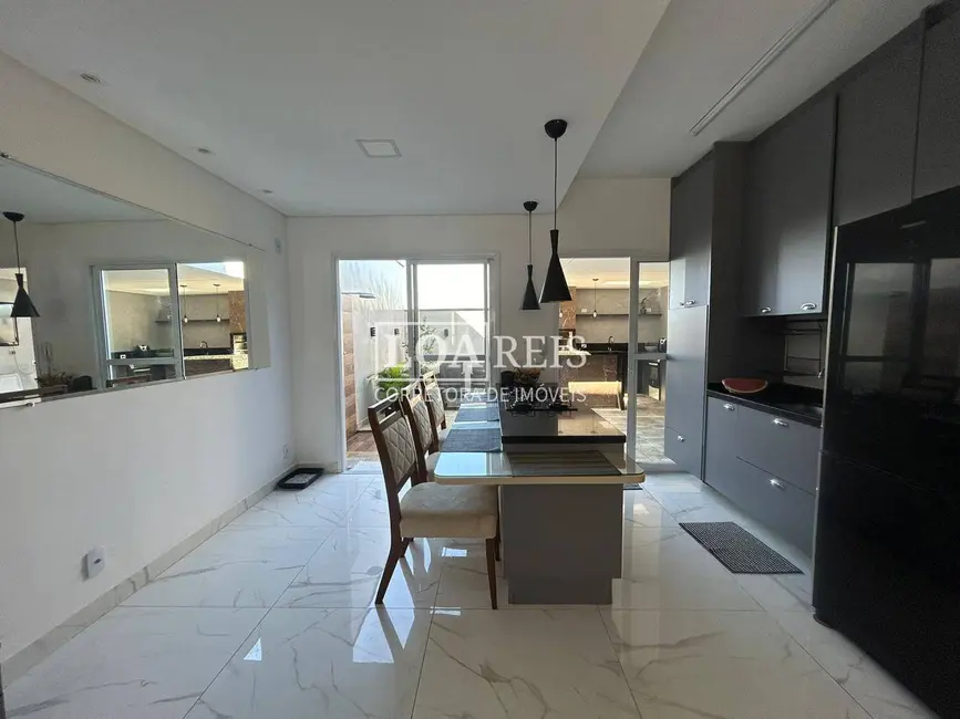 Casa de Condomínio com 3 quartos à venda, 146m2 em Sao Jose Dos Campos - SP - imagem 2 Foto 2 de Casa de Condomínio com 3 quartos à venda, 146m2 em Sao Jose Dos Campos - SP