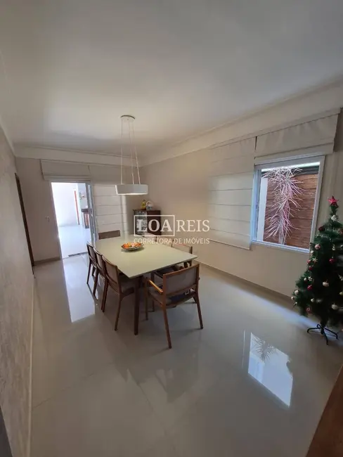 Foto 2 de Casa de Condomínio com 4 quartos à venda, 235m2 em Sao Jose Dos Campos - SP