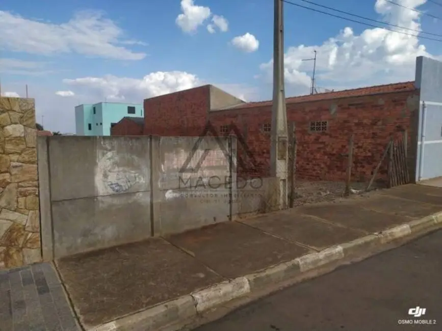 Foto 1 de Terreno / Lote à venda, 340m2 em Centro, Cesario Lange - SP