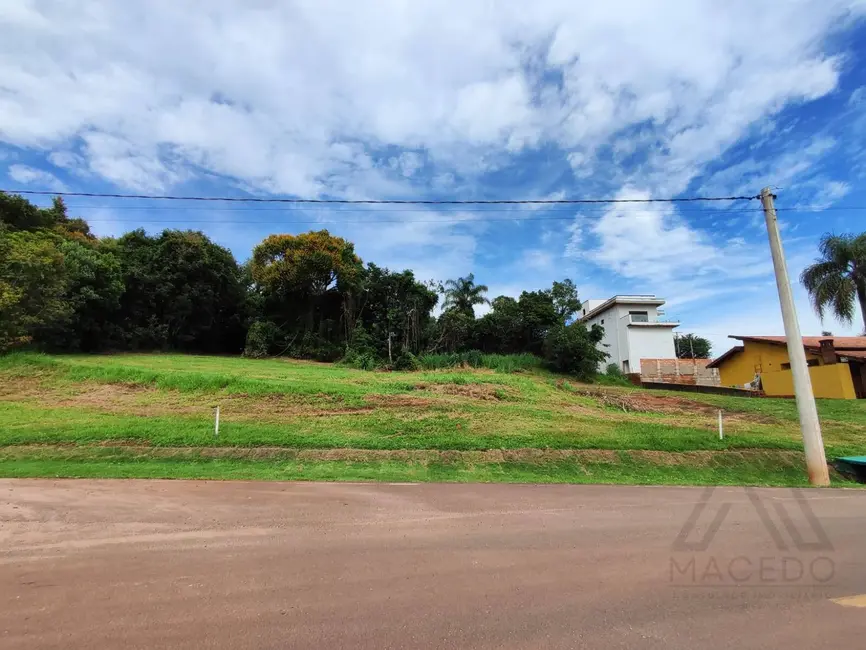 Foto 1 de Terreno / Lote à venda, 450m2 em Pardinho - SP