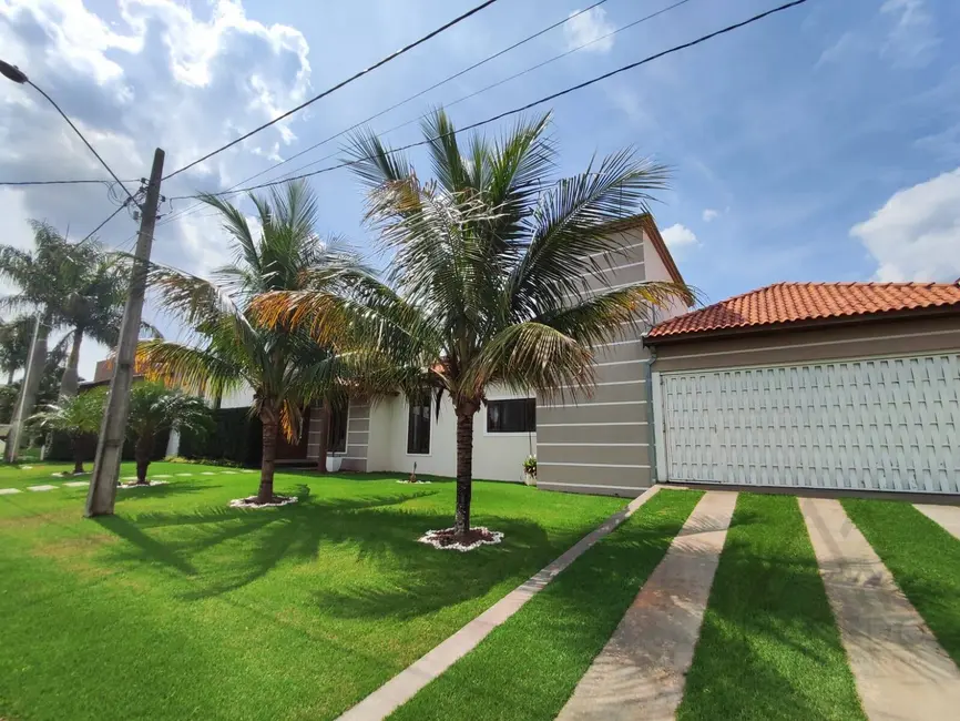 Foto 3 de Casa de Condomínio com 3 quartos à venda, 1077m2 em Cesario Lange - SP