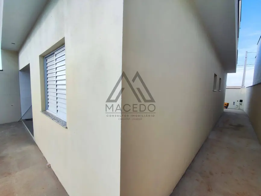 Foto 2 de Casa com 2 quartos à venda, 200m2 em Cesario Lange - SP
