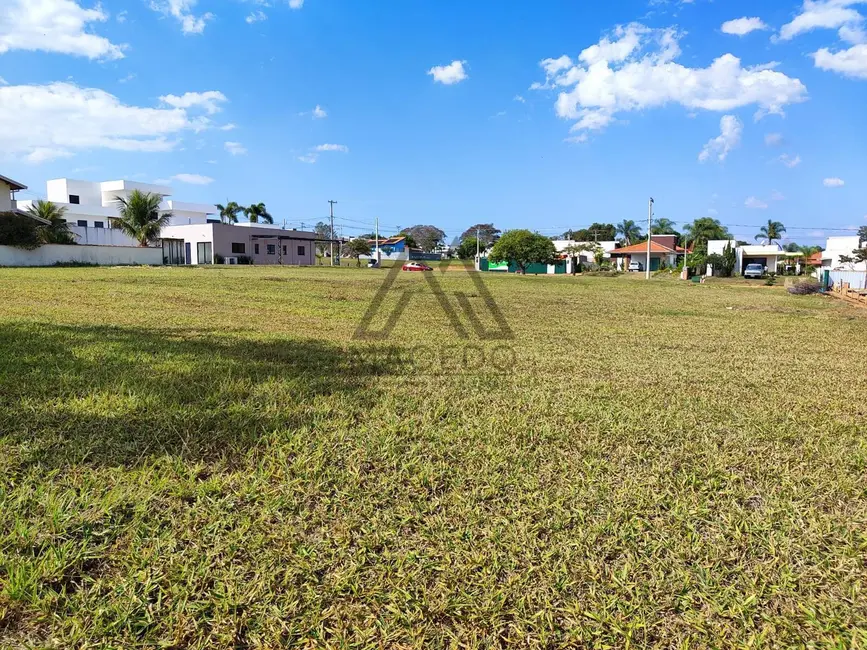 Foto 1 de Terreno / Lote à venda, 450m2 em Pardinho - SP