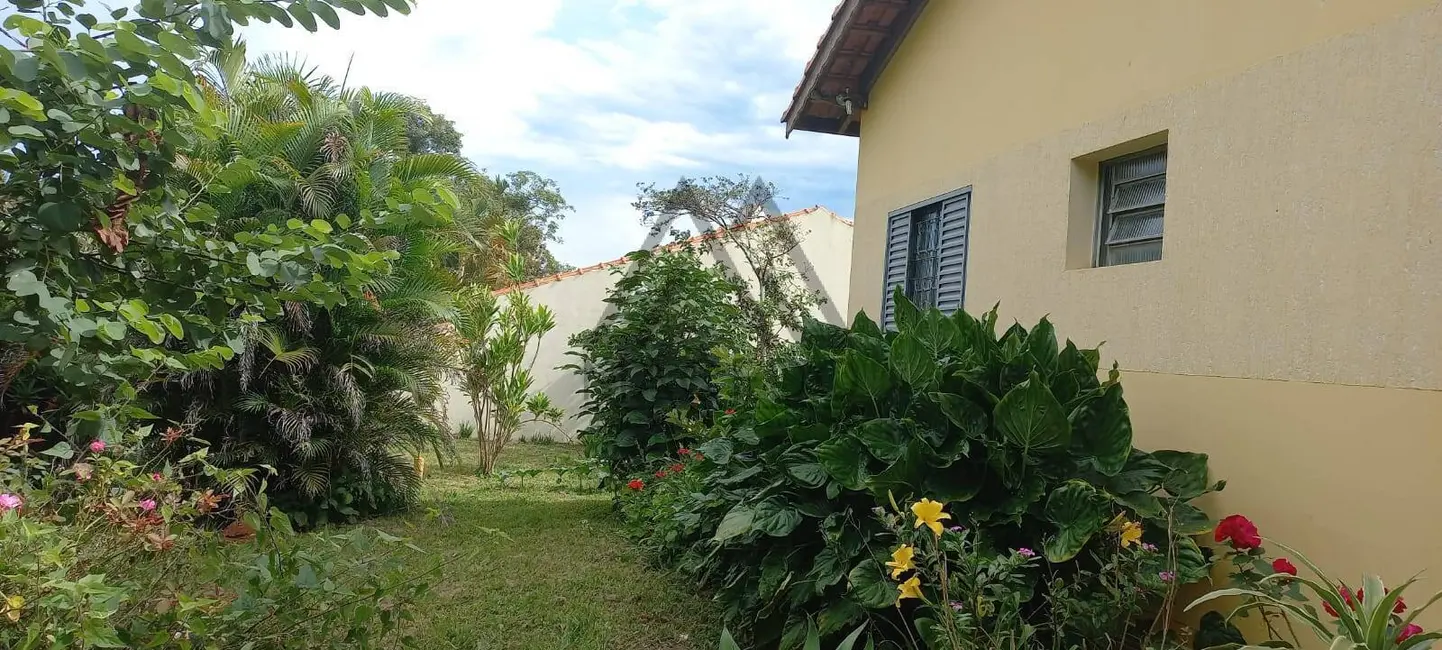 Foto 2 de Casa com 3 quartos à venda, 1000m2 em Cesario Lange - SP