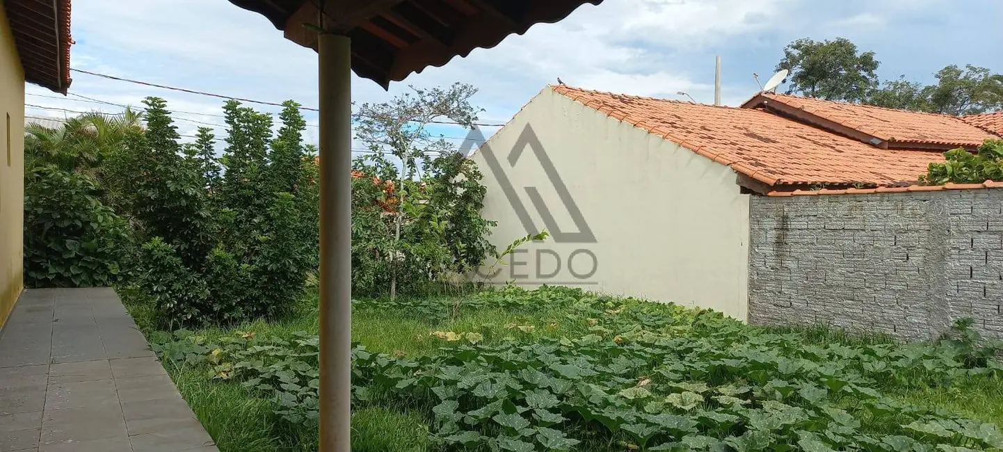 Foto 9 de Casa com 3 quartos à venda, 1000m2 em Cesario Lange - SP