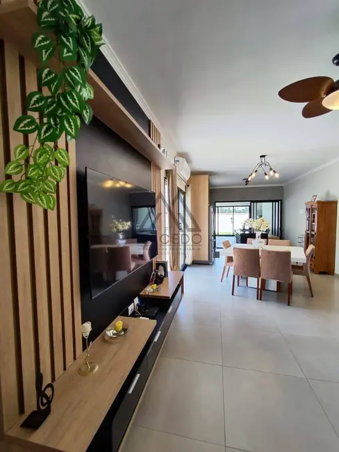 Foto 3 de Casa de Condomínio com 3 quartos à venda, 450m2 em Porangaba - SP