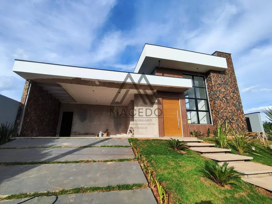 Foto 2 de Casa de Condomínio com 3 quartos à venda, 450m2 em Porangaba - SP