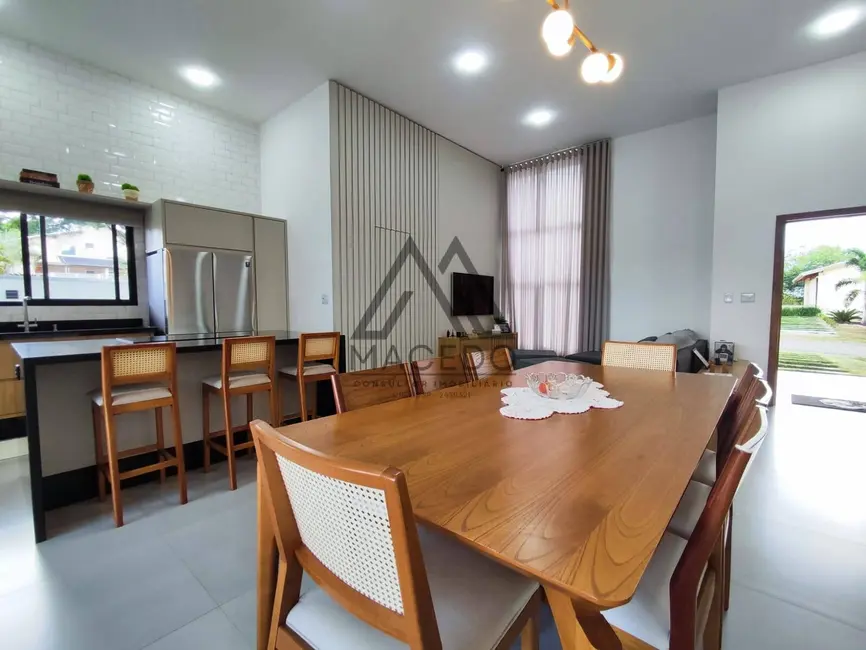 Foto 2 de Casa de Condomínio com 3 quartos à venda, 450m2 em Porangaba - SP