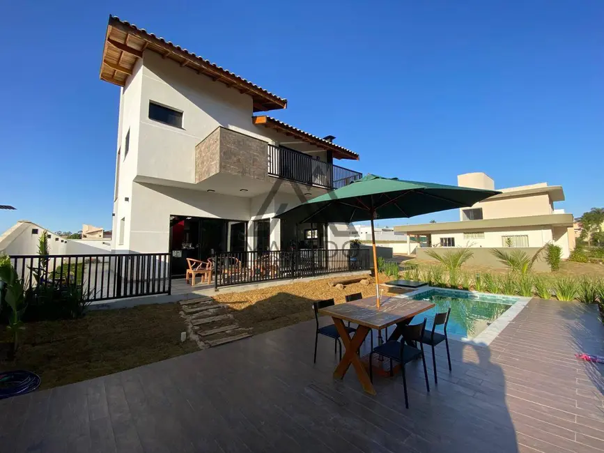 Foto 1 de Casa de Condomínio com 3 quartos à venda, 450m2 em Porangaba - SP