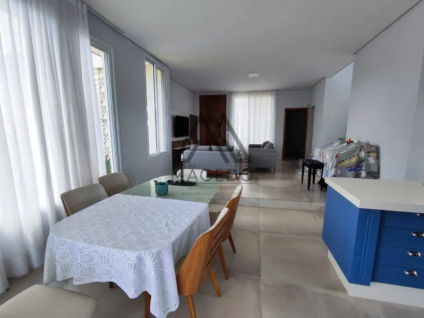 Foto 2 de Casa de Condomínio com 3 quartos à venda, 450m2 em Pardinho - SP