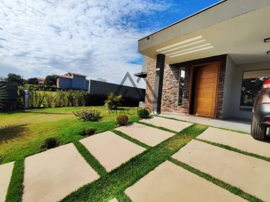 Foto 2 de Casa de Condomínio com 3 quartos à venda, 450m2 em Porangaba - SP