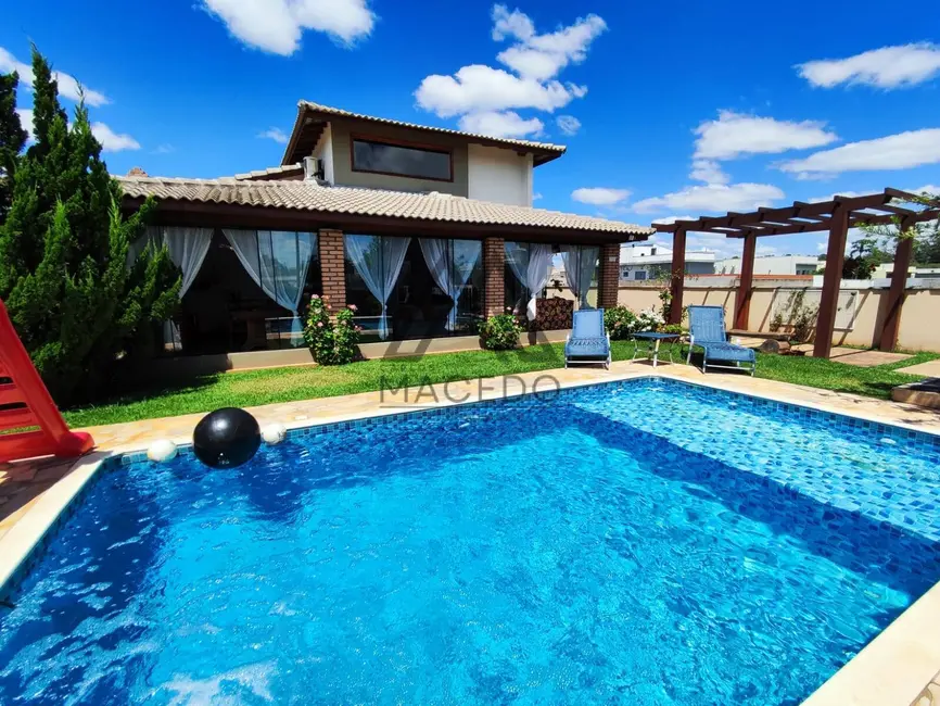 Foto 1 de Casa com 3 quartos à venda, 450m2 em Porangaba - SP