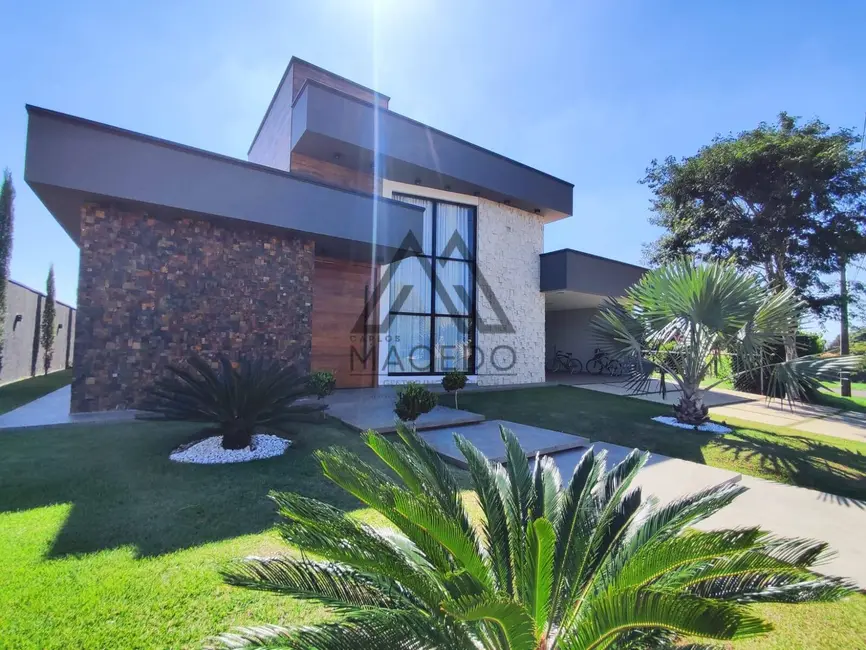Casa de Condomínio com 3 quartos à venda, 250m2 em Cesario Lange - SP - imagem 1 Foto 1 de Casa de Condomínio com 3 quartos à venda, 250m2 em Cesario Lange - SP
