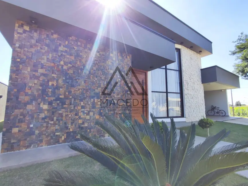 Casa de Condomínio com 3 quartos à venda, 250m2 em Cesario Lange - SP - imagem 3 Foto 3 de Casa de Condomínio com 3 quartos à venda, 250m2 em Cesario Lange - SP