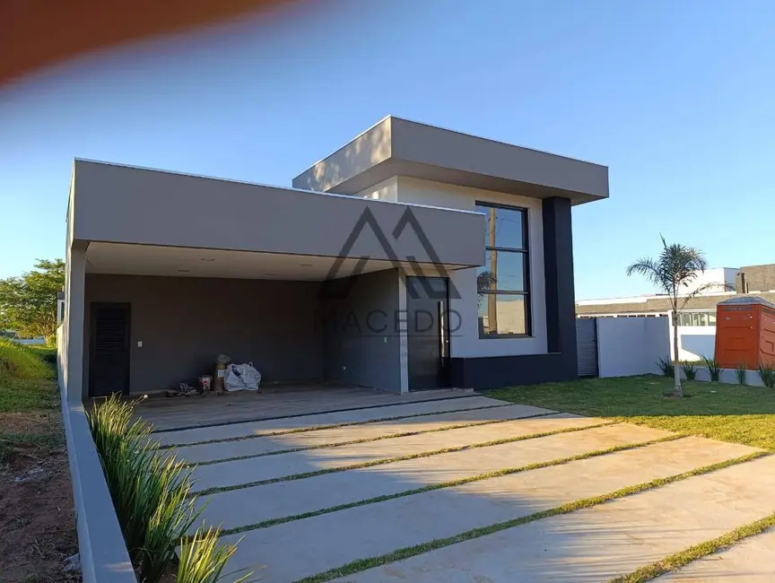 Casa de Condomínio com 3 quartos à venda, 450m2 em Pardinho - SP - imagem 1 Foto 1 de Casa de Condomínio com 3 quartos à venda, 450m2 em Pardinho - SP
