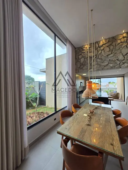 Casa de Condomínio com 3 quartos à venda, 420m2 em Pardinho - SP - imagem 4 Foto 4 de Casa de Condomínio com 3 quartos à venda, 420m2 em Pardinho - SP