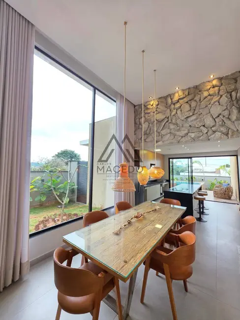 Casa de Condomínio com 3 quartos à venda, 420m2 em Pardinho - SP - imagem 5 Foto 5 de Casa de Condomínio com 3 quartos à venda, 420m2 em Pardinho - SP