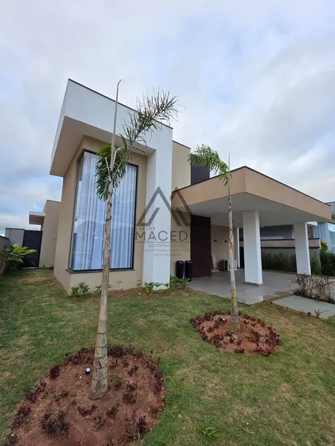 Casa de Condomínio com 3 quartos à venda, 420m2 em Pardinho - SP - imagem 1 Foto 1 de Casa de Condomínio com 3 quartos à venda, 420m2 em Pardinho - SP
