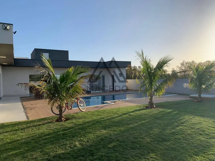 Foto 3 de Casa com 3 quartos à venda, 900m2 em Porangaba - SP