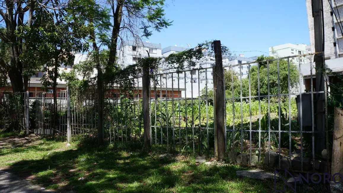 Foto 1 de Terreno / Lote à venda, 834m2 em Menino Jesus, Santa Maria - RS