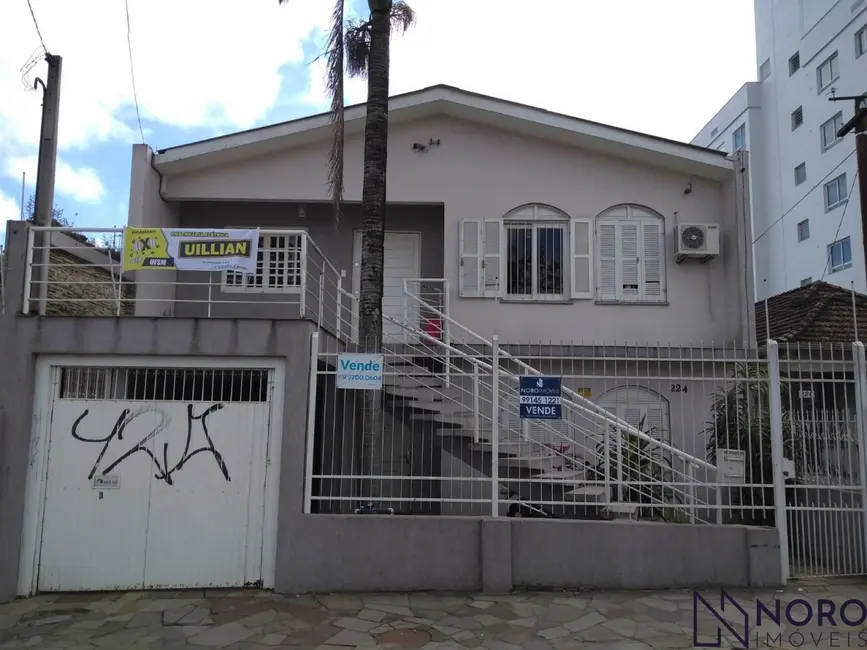 Casa com 3 quartos à venda, 390m2 em Santa Maria - RS - imagem 1 Foto 1 de Casa com 3 quartos à venda, 390m2 em Santa Maria - RS