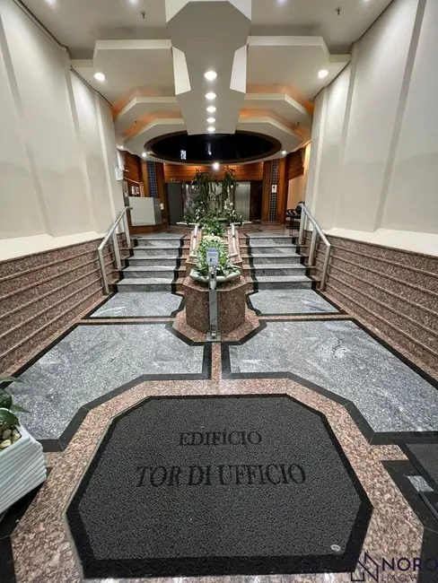 Sala Comercial com 1 quarto à venda, 50m2 em Higienópolis, Porto Alegre - RS - imagem 1 Foto 1 de Sala Comercial com 1 quarto à venda, 50m2 em Higienópolis, Porto Alegre - RS