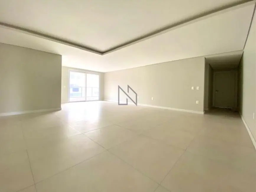 Foto 9 de Apartamento com 3 quartos à venda, 170m2 em Nossa Senhora de Lourdes, Santa Maria - RS