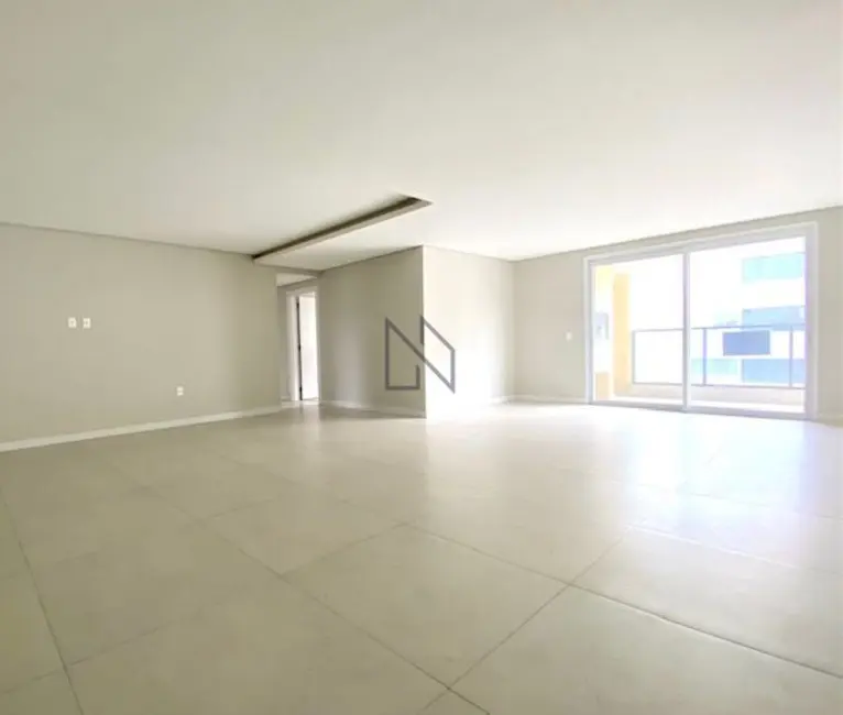 Foto 6 de Apartamento com 3 quartos à venda, 170m2 em Nossa Senhora de Lourdes, Santa Maria - RS
