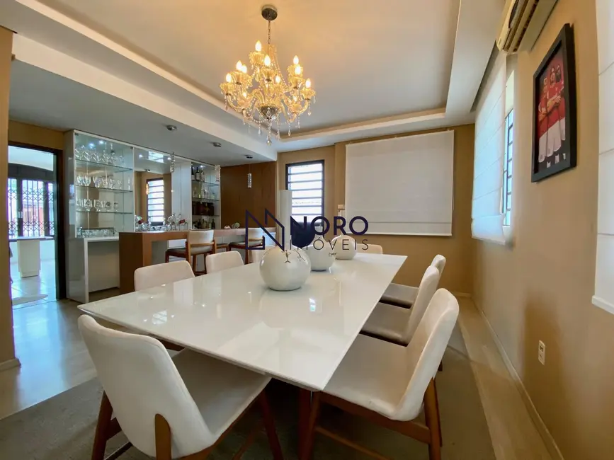 Foto 2 de Casa com 3 quartos à venda, 452m2 em Uglione, Santa Maria - RS