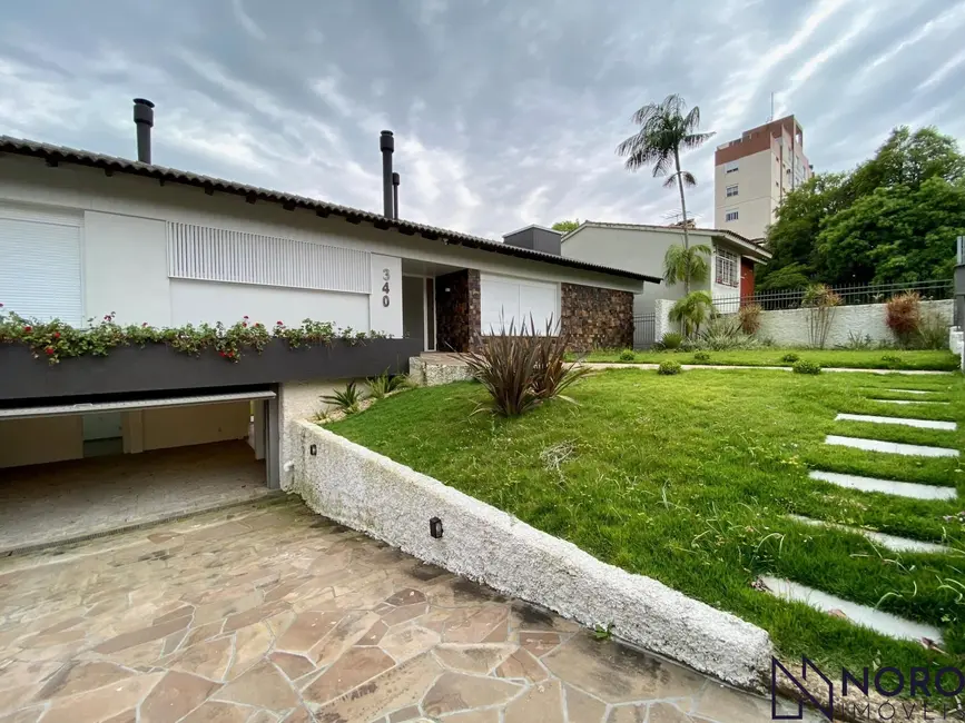 Casa com 3 quartos à venda, 270m2 em Nossa Senhora de Lourdes, Santa Maria - RS - imagem 1 Foto 1 de Casa com 3 quartos à venda, 270m2 em Nossa Senhora de Lourdes, Santa Maria - RS