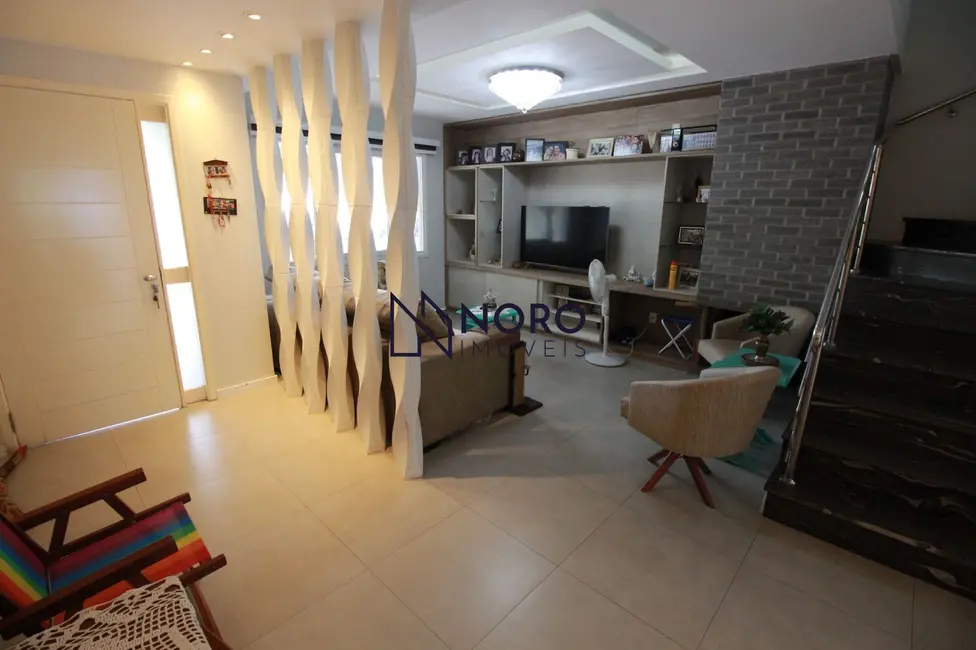Foto 2 de Casa de Condomínio com 3 quartos à venda, 184m2 em São José, Santa Maria - RS