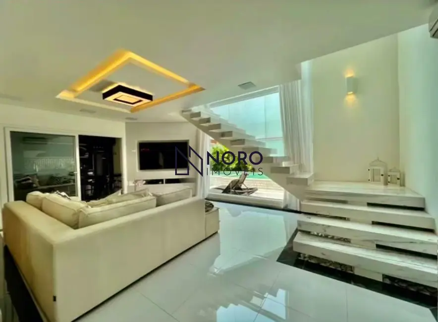 Foto 1 de Casa de Condomínio com 3 quartos à venda, 220m2 em Tomazetti, Santa Maria - RS