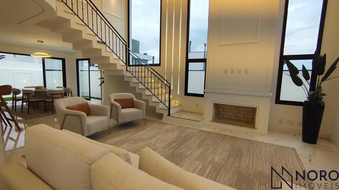 Foto 2 de Casa de Condomínio com 3 quartos à venda, 215m2 em Tomazetti, Santa Maria - RS