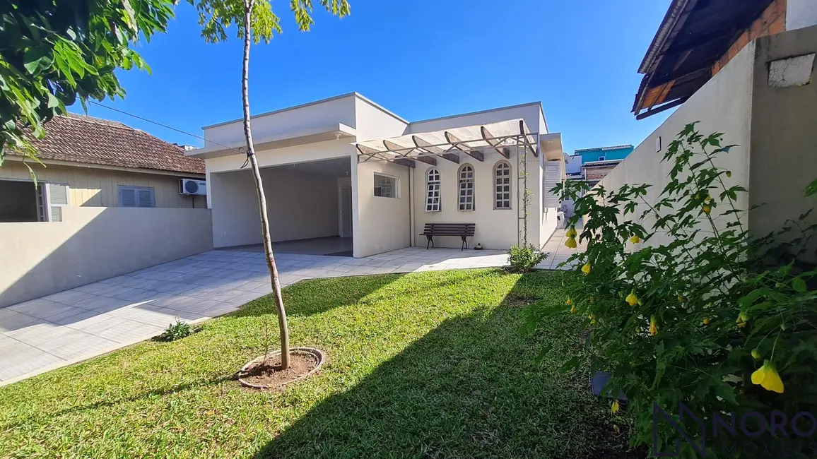 Casa com 4 quartos à venda, 236m2 em Nossa Senhora do Perpétuo Socorro, Santa Maria - RS - imagem 1 Foto 1 de Casa com 4 quartos à venda, 236m2 em Nossa Senhora do Perpétuo Socorro, Santa Maria - RS