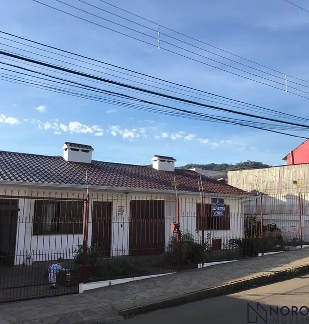 Casa com 3 quartos à venda, 132m2 em Nossa Senhora do Perpétuo Socorro, Santa Maria - RS - imagem 1 Foto 1 de Casa com 3 quartos à venda, 132m2 em Nossa Senhora do Perpétuo Socorro, Santa Maria - RS