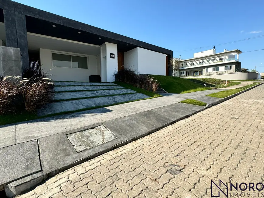 Foto 1 de Casa de Condomínio com 3 quartos à venda, 220m2 em São José, Santa Maria - RS