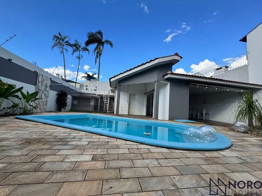 Foto 1 de Casa com 4 quartos à venda, 421m2 em Nossa Senhora de Lourdes, Santa Maria - RS