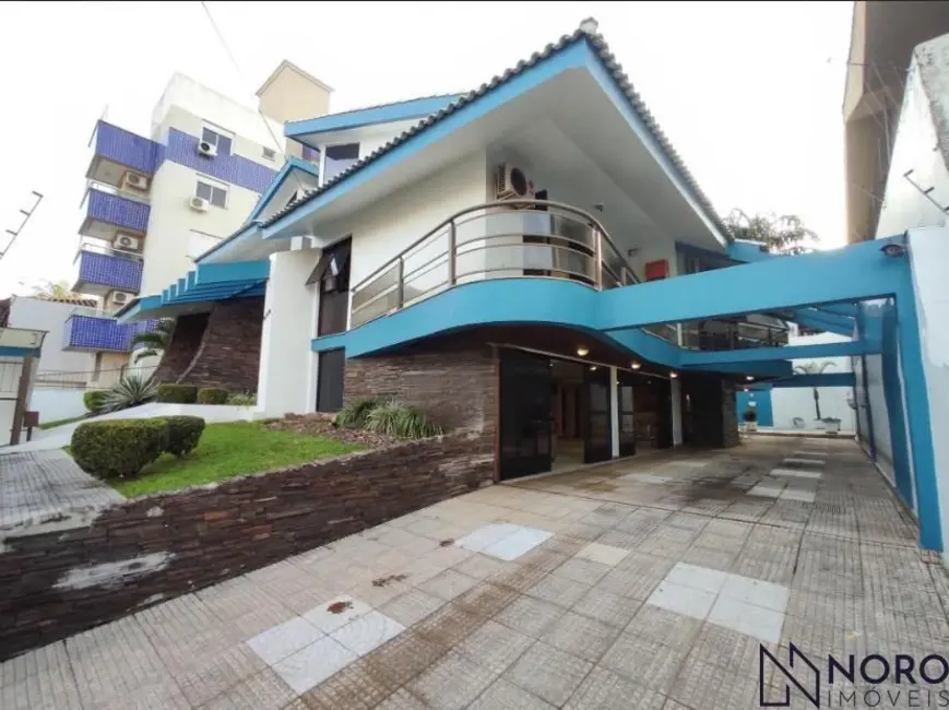 Casa com 6 quartos para alugar, 650m2 em Nossa Senhora de Lourdes, Santa Maria - RS - imagem 1 Foto 1 de Casa com 6 quartos para alugar, 650m2 em Nossa Senhora de Lourdes, Santa Maria - RS