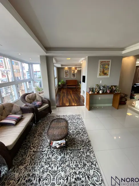 Apartamento com 3 quartos à venda, 188m2 em Centro, Santa Maria - RS - imagem 4 Foto 4 de Apartamento com 3 quartos à venda, 188m2 em Centro, Santa Maria - RS