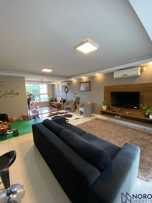 Apartamento com 3 quartos à venda, 188m2 em Centro, Santa Maria - RS - imagem 5 Foto 5 de Apartamento com 3 quartos à venda, 188m2 em Centro, Santa Maria - RS