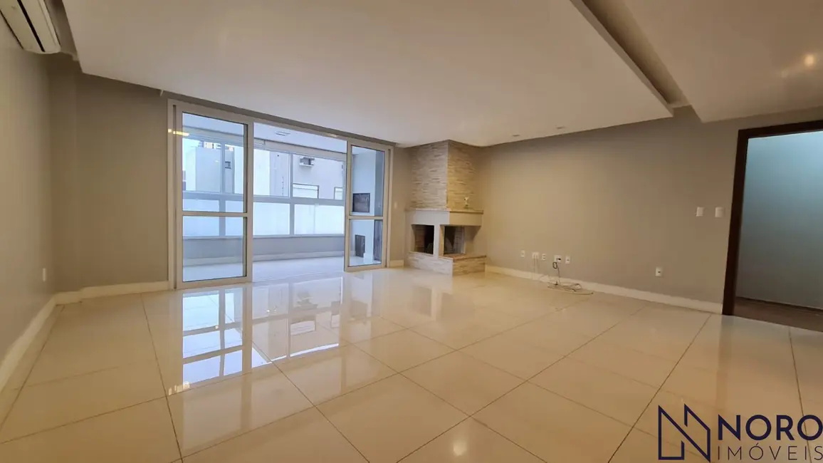 Foto 2 de Apartamento com 3 quartos à venda, 132m2 em Centro, Santa Maria - RS