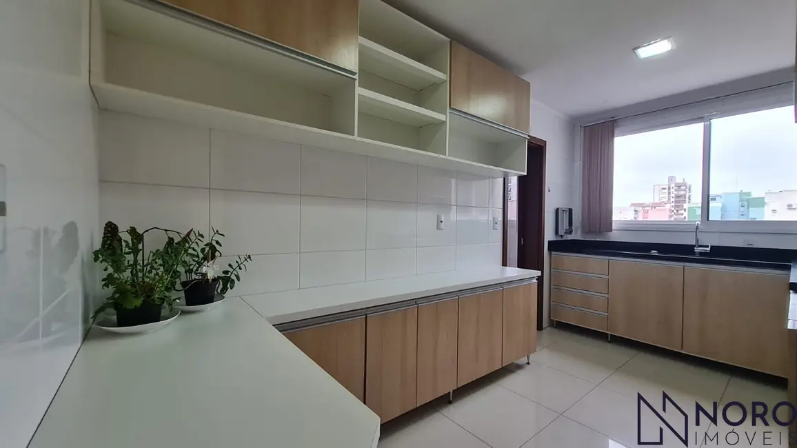 Foto 8 de Apartamento com 3 quartos à venda, 132m2 em Centro, Santa Maria - RS